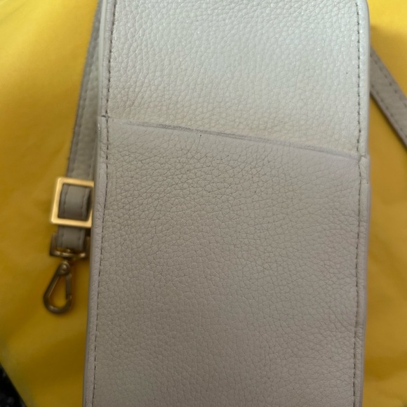 Leather Crossbody Phone Bag in white:)🦄
Hammitt leather beautiful lil bag! - Picture 2 of 9